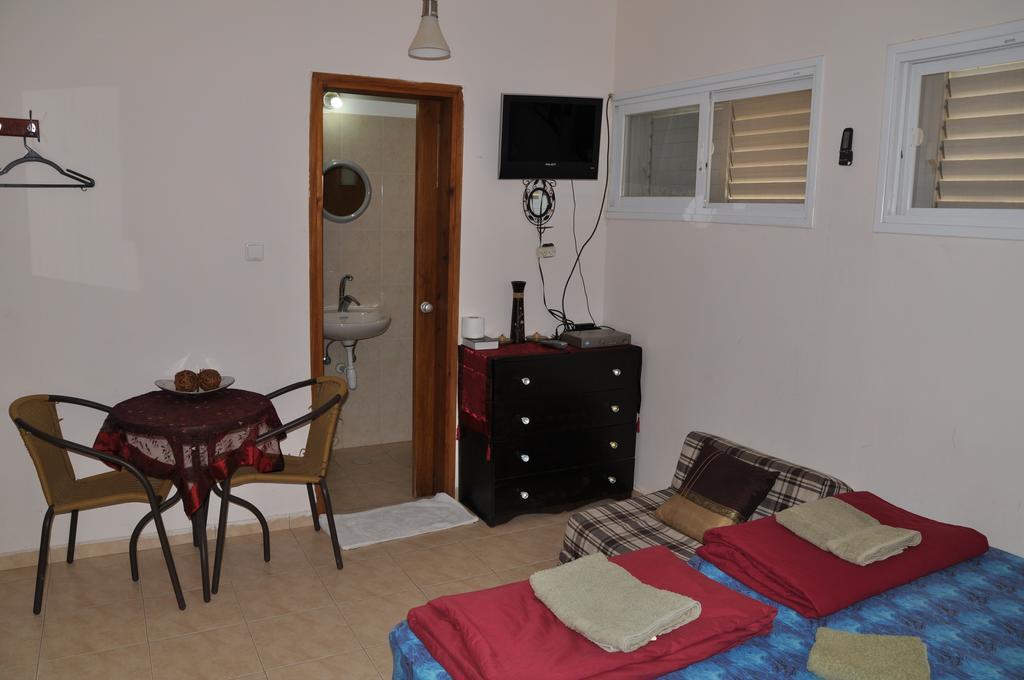 Nadia Hosting Dead Sea Villa Neve Zohar Kamer foto